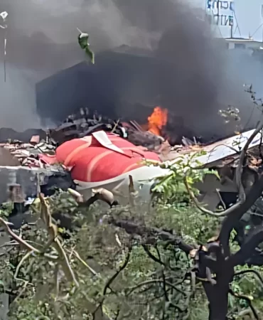 hindistan-da-yolcu-ucagi-dustu-18735394_3555_amp