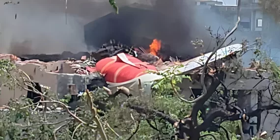 hindistan-da-yolcu-ucagi-dustu-18735394_3555_amp